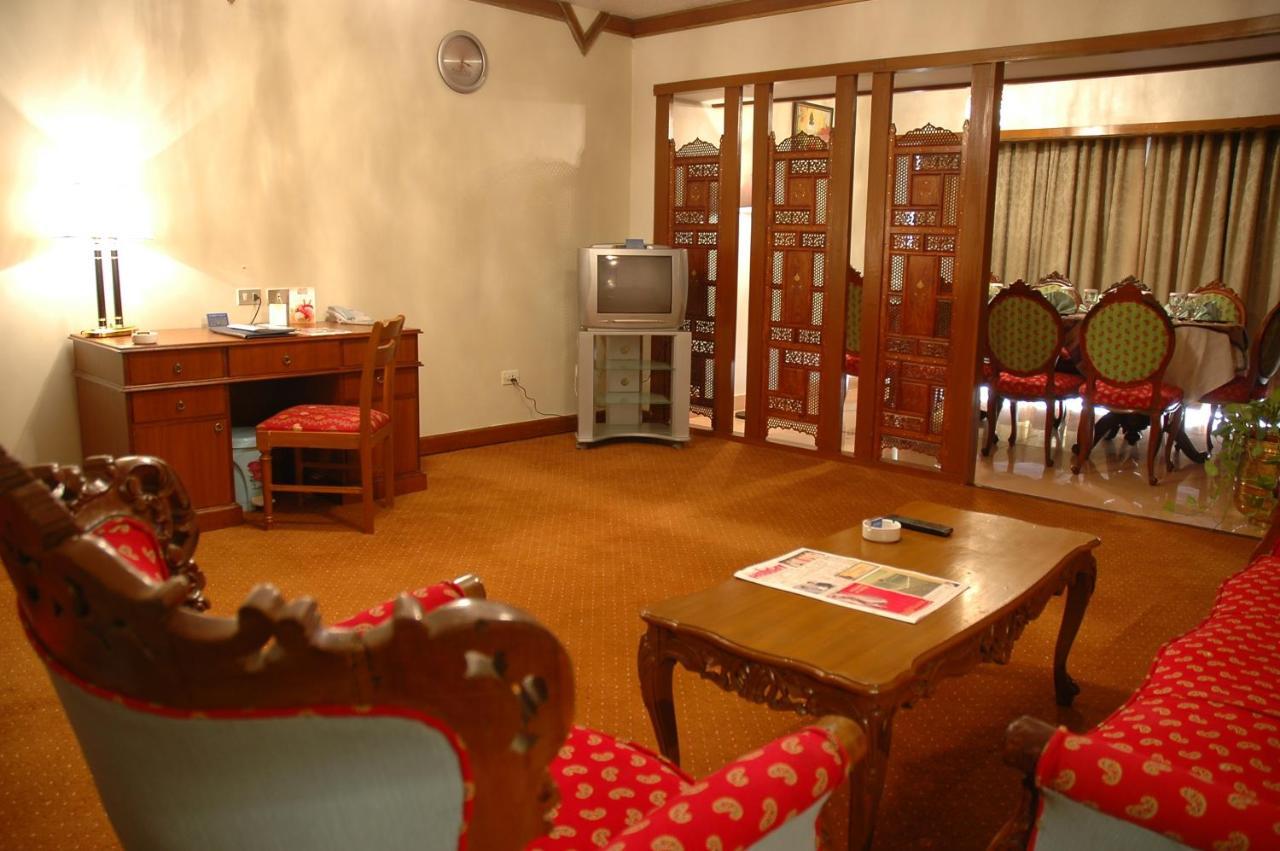 Regent Plaza Hotel & Convention Center Karachi Eksteriør billede