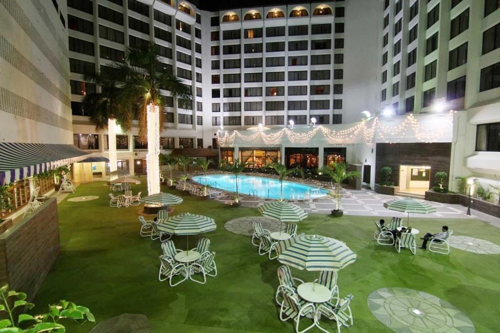 Regent Plaza Hotel & Convention Center Karachi Eksteriør billede