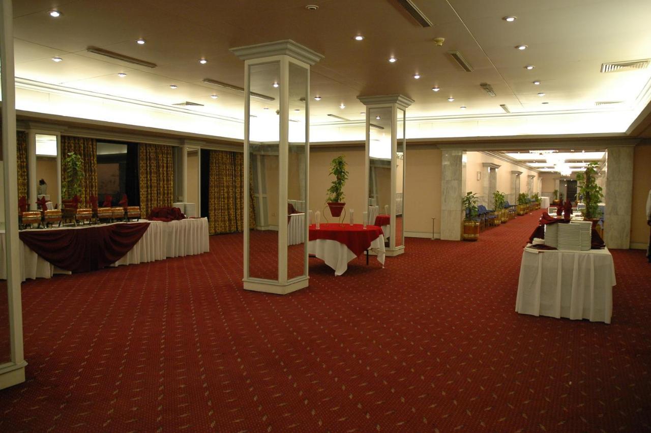 Regent Plaza Hotel & Convention Center Karachi Eksteriør billede