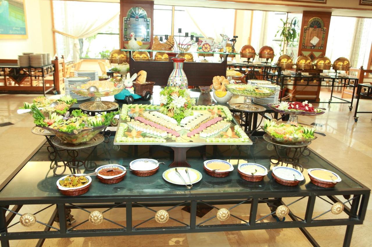 Regent Plaza Hotel & Convention Center Karachi Eksteriør billede
