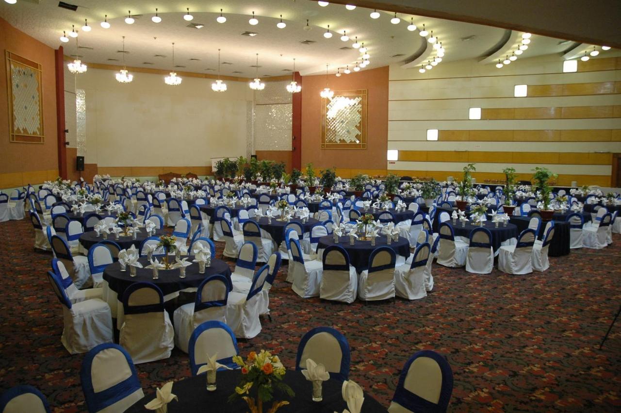 Regent Plaza Hotel & Convention Center Karachi Eksteriør billede