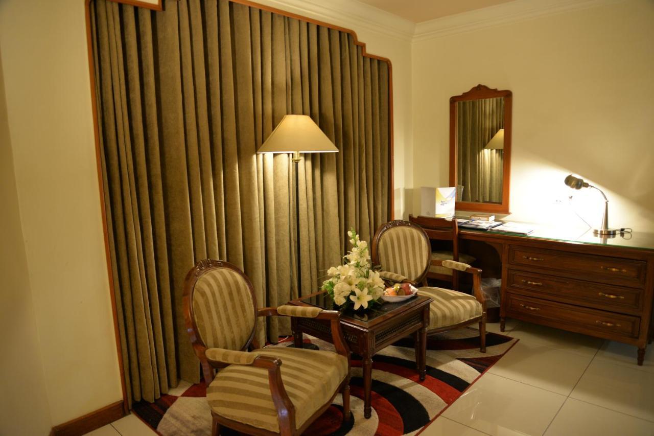 Regent Plaza Hotel & Convention Center Karachi Eksteriør billede