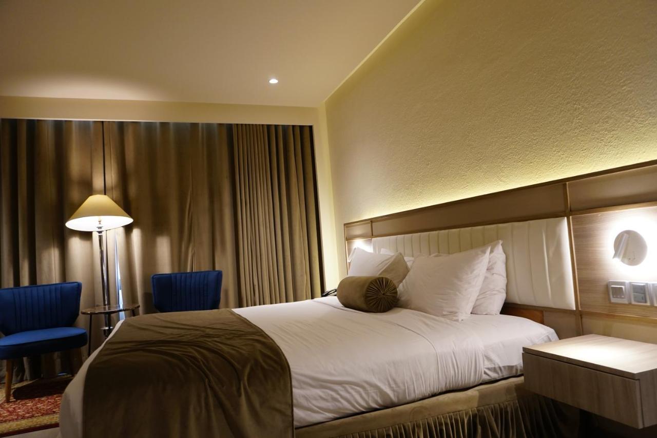 Regent Plaza Hotel & Convention Center Karachi Eksteriør billede