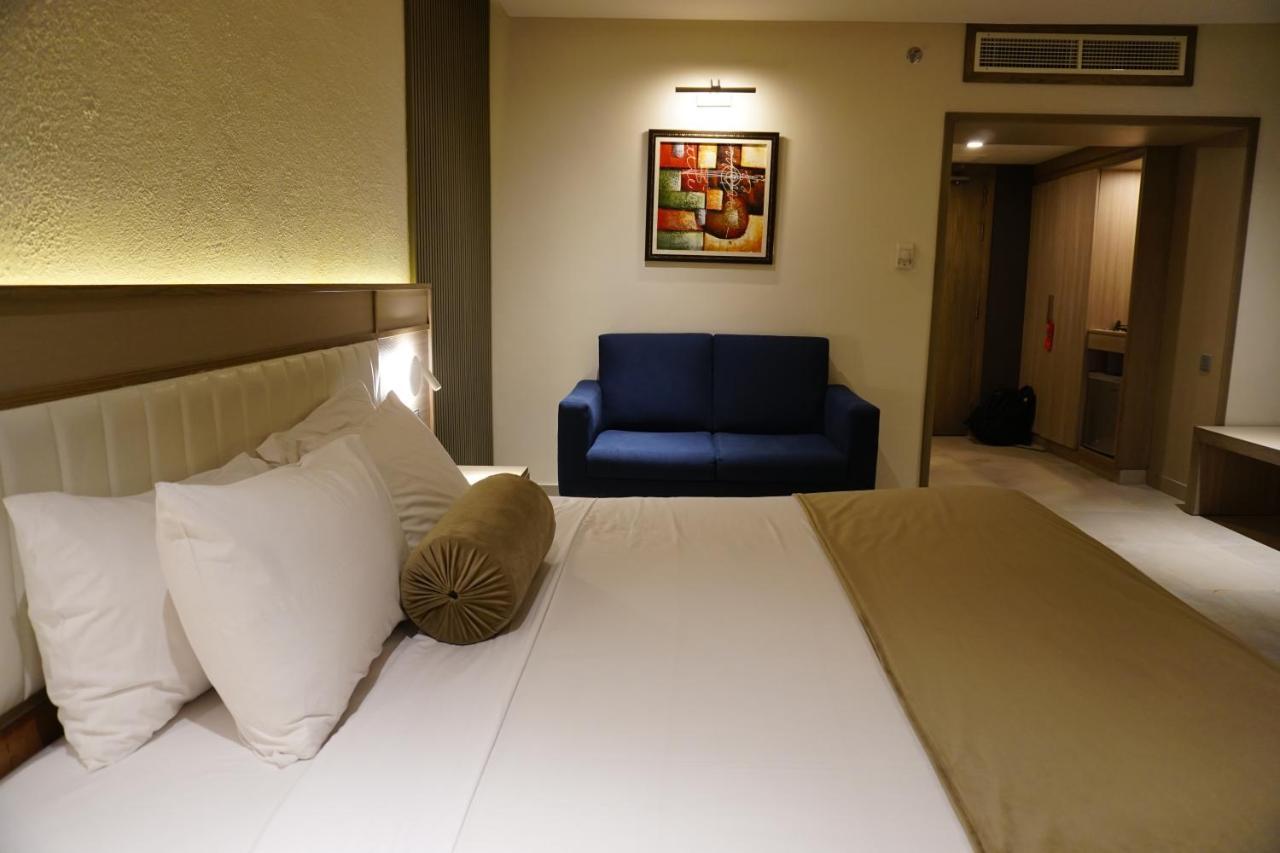 Regent Plaza Hotel & Convention Center Karachi Eksteriør billede