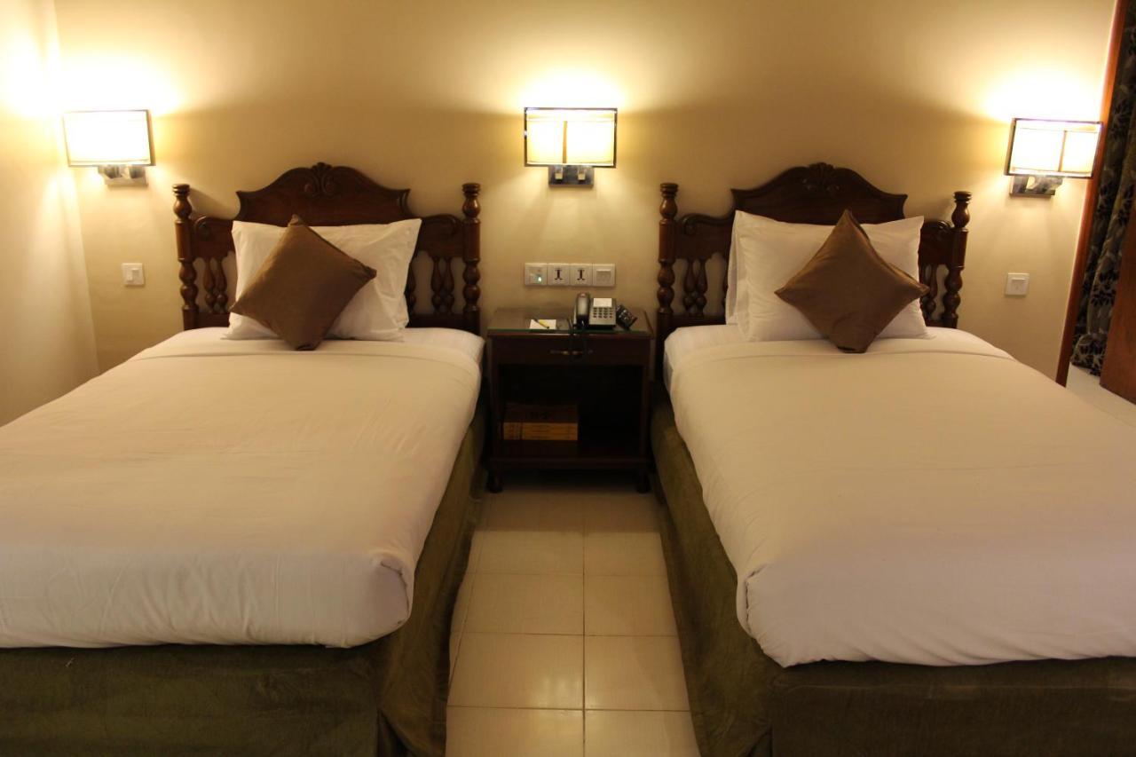 Regent Plaza Hotel & Convention Center Karachi Eksteriør billede