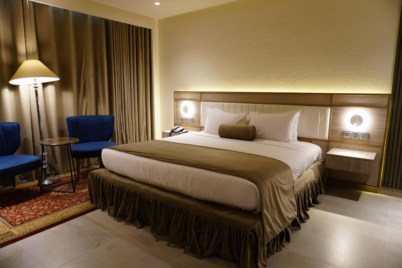 Regent Plaza Hotel & Convention Center Karachi Eksteriør billede