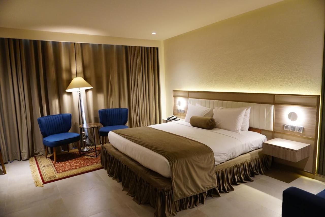 Regent Plaza Hotel & Convention Center Karachi Eksteriør billede