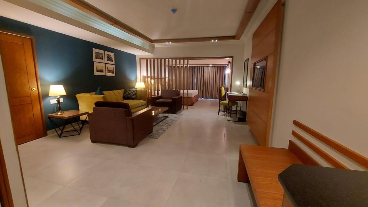 Regent Plaza Hotel & Convention Center Karachi Eksteriør billede