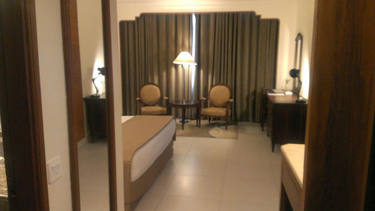 Regent Plaza Hotel & Convention Center Karachi Eksteriør billede